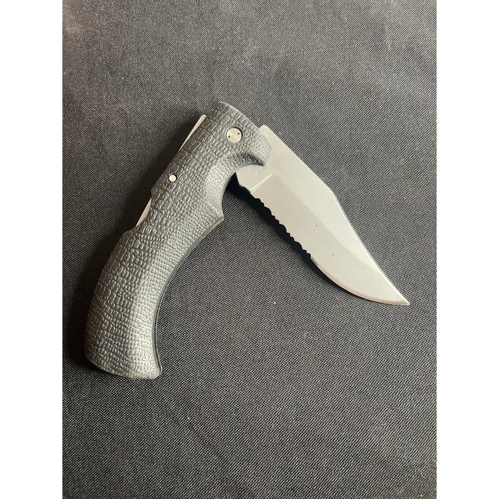 Gerber 650 Gator Folding Knife Serrated Clip Point Blade Made in USA Black